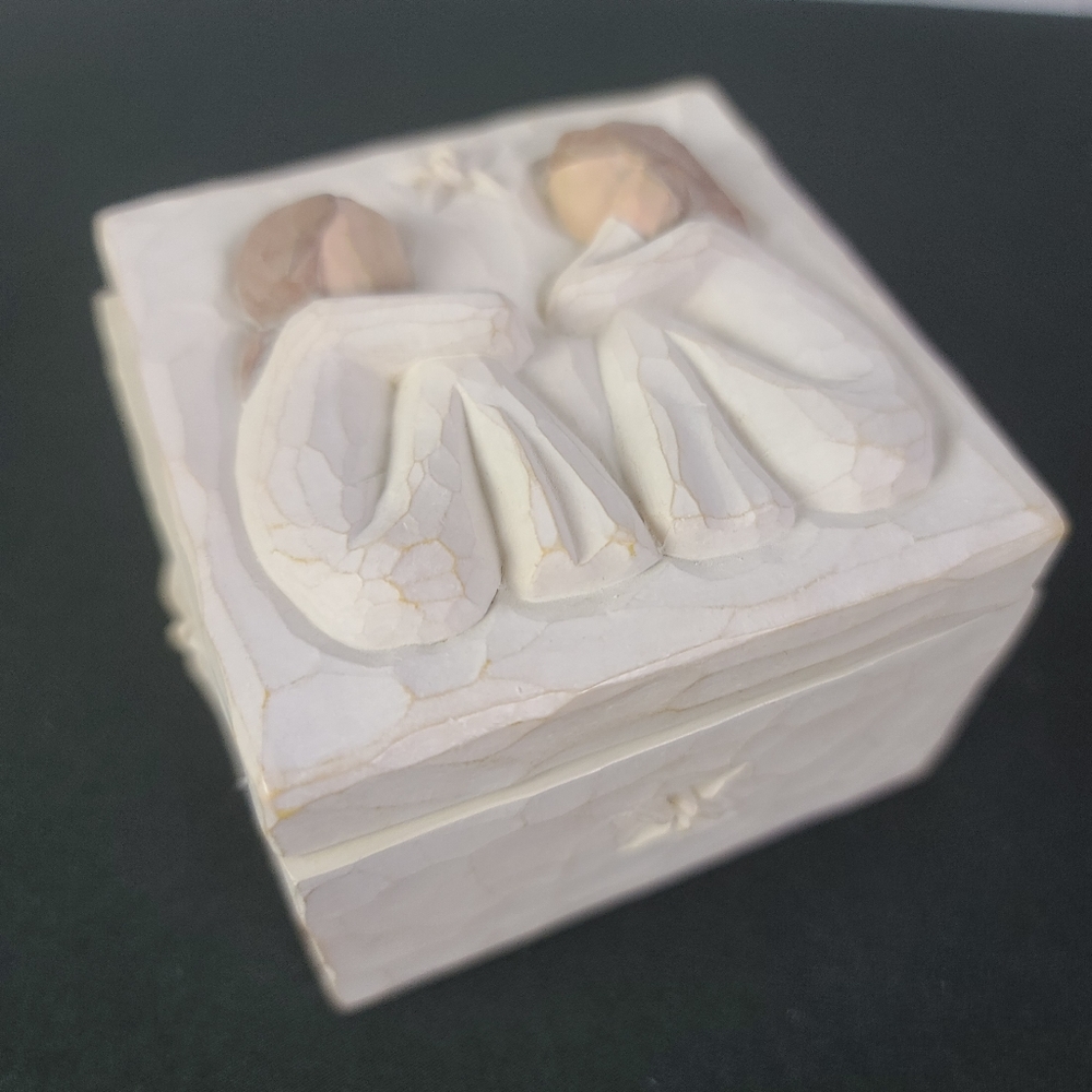 Willow Tree Keepsake Box, Friendship. Demdaco 2003 Susan Lordi.